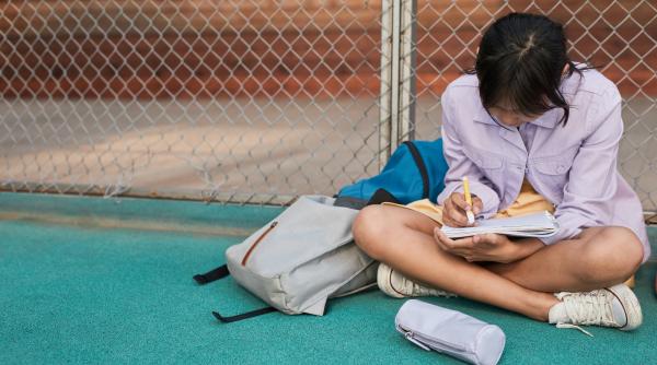 Journaling-ul și beneficiile terapeutice asupra adolescenților