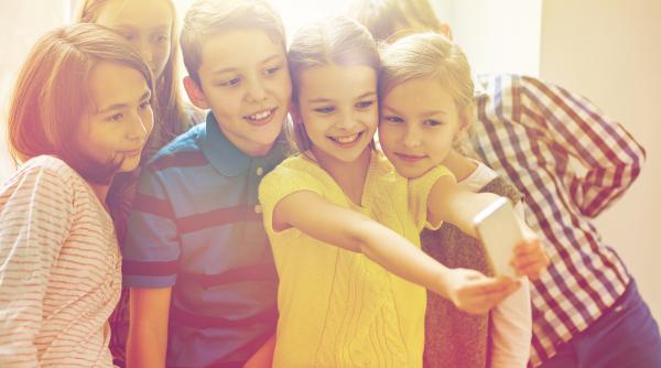 Tehnica prin care vei ști dacă prietenii copilului tău sunt prieteni buni. NU poți și NU trebuie să-i alegi amicii, dar poți să-i cunoști!