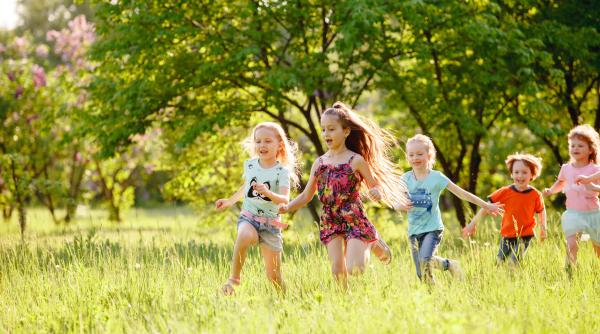 „Copiii ar trebui să fie copii! Să nu-i facem să crească înainte de vremea lor”, susțin psihologii