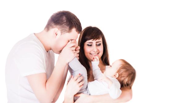 „De top!” Cele șase jocuri pe care un pediatru de la Harvard le recomandă bebelușilor de la 6 la 9 luni: „Sunt cheia unui creier sănătos și a unui copil fericit”