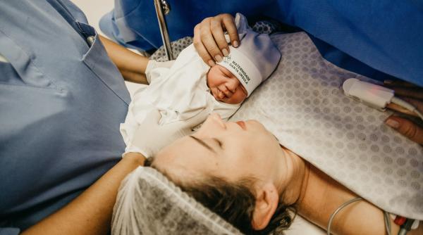 Mirosul incomparabil al nou-născutului: Iată a ce se datorează