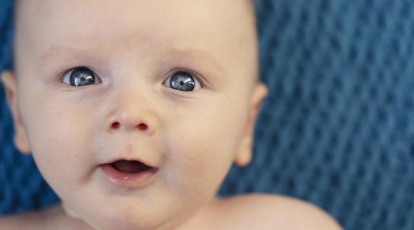 Tabelul științific care prezice culoarea ochilor copiilor pe baza diferitelor combinații. Cercetător: „Moștenirea tonurilor irisului nu este dictată de o singură genă” / VIDEO