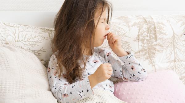 Cele mai bune remedii făcute în casă pentru a calma eficient tusea la copii, conform unui studiu
