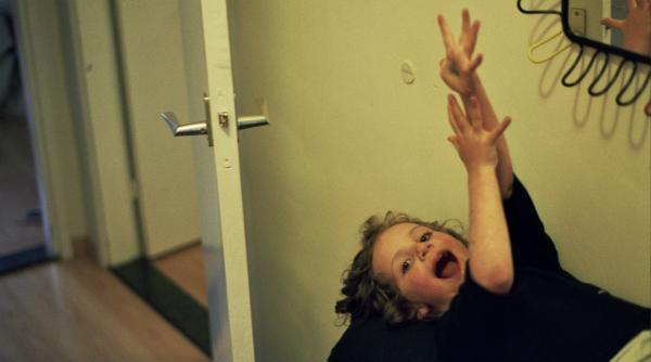 „Copiii răsfățați devin adulți slabi”, avertizează psihologii. Cum pot să prevină părinții să crească generații „de sticlă”