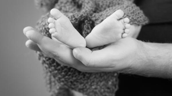 Medic român, acuzat că ar fi lăsat să se stingă din viață bebeluşi născuţi prematur. Detalii din dosarul „Abaorul de copii” 