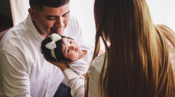 Fiică, copil unic la părinți: Cu ce probleme s-ar putea confrunta, potrivit specialiștilor