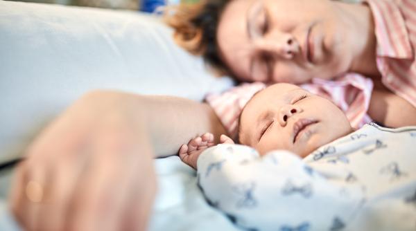 Co-sleeping, bed-sharing? Sleep consultant Diana Rațiu: "This is the reality that needs to be spoken about, not swept under the rug!"