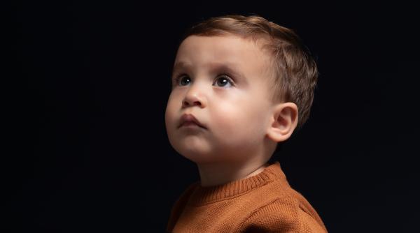 Cum să le explici copiilor că nu ar trebui să aibă încredere în străini