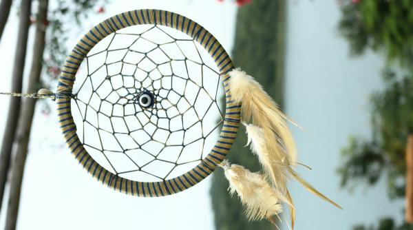 ”Capcana de vise”, un obiect pentru protejarea somnului copiilor: Legendă și semnificație