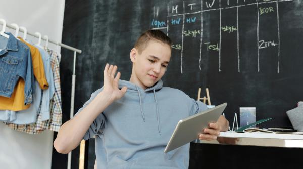 Copiii din ce în ce mai agresivi: Rețelele sociale pot fi o cauză? Explicațiile specialiștilor