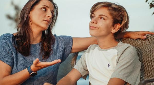 Ajută-i pe adolescenți să-și exprime emoțiile: Iată o listă cu activități de exprimare emoțională