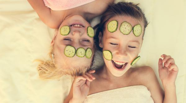 Copiii trebuie să învețe să se răsfețe: Obiceiuri de îngrijire de sine pe care ar trebui să le dezvolte