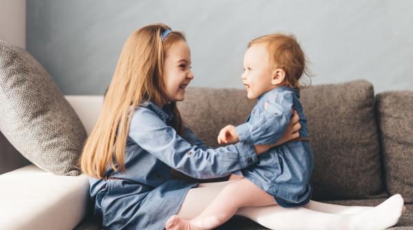 Studiu Harvard: Motivul pentru care unii copii învață să vorbească înaintea altora