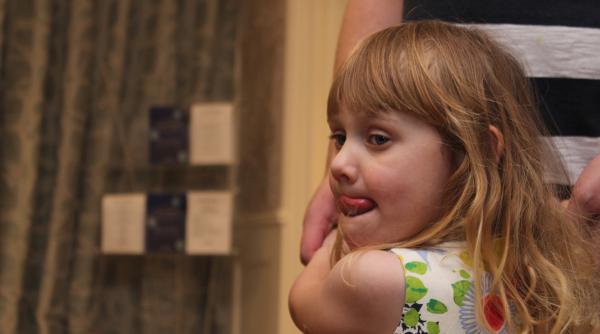 Ce activități descurajează vorbirea la copii? Logoped Iuliana Baban: „Trag un semnal de alarmă pentru că părinții sunt intrigați!” / VIDEO