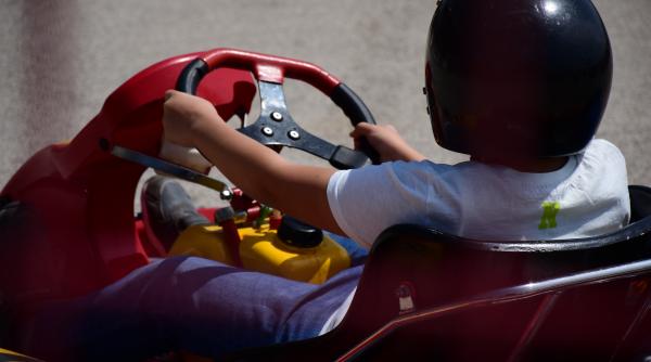 Copiii, piloţi de raliu la 12 ani. Vali Porcişteanu: „Să conduci maşini la viteza aia la vârsta aia e ceva incredibil”