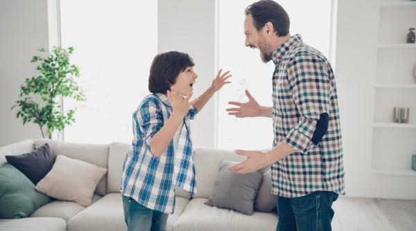 Ce ar trebui să știi pentru a nu mai țipa la copiii tăi? Poate aduce rezultate imediate, dar pe termen lung poate crea probleme