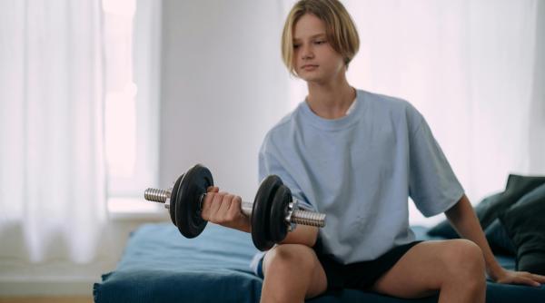 Vigorexia la adolescenți: Un pericol în căutarea unui corp sculptat