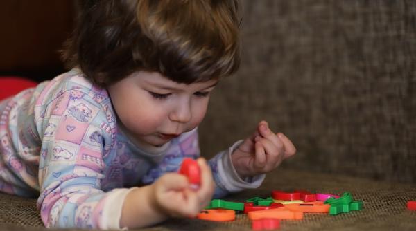 Semnalele de alarmă care indică AUTISMUL la copil. De CÂND se pot observa și CARE sunt cele principale? Marius Zamfir: „E foarte important să le identificăm rapid!” / VIDEO