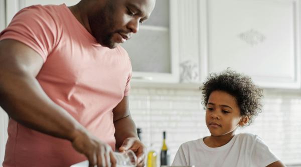 Cei 7 ani de acasă și 10 reguli de comportament pe care orice copil trebuie să le știe