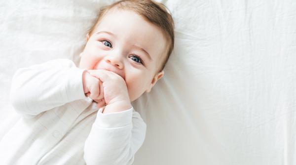 Motivul științific pentru care ne vine să „mâncăm” un bebeluș. Psiholog: „Este un fenomen comun și normal”