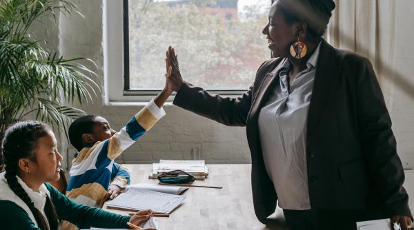 Profesori și familii: Un mini ghid pentru a avea o relație bună și eficientă