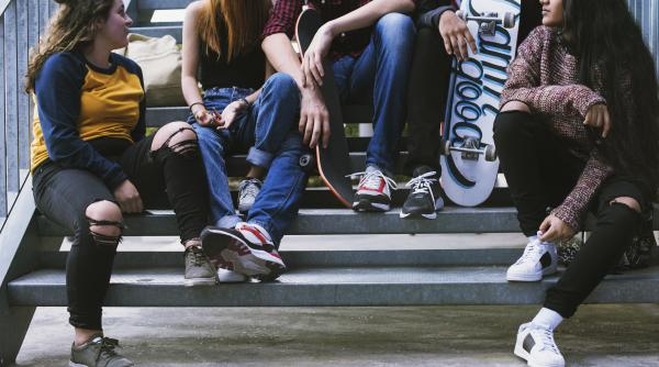 Fumatul în școli, un fenomen dificil de combătut. Florian Lixandru: „Profesorul de serviciu nu se poate împărți în șapte locuri”