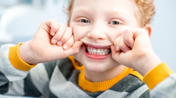 Tot ce trebuie să știi despre dinții de lapte. Care sunt funcțiile acestora?