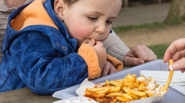 Copiii care vor doar pizza, paste și cartofi prăjiți. Dr. Boroghină: „Părintele poate a fost mai slab în fața copilului și i-a zis: facă-se voia ta! NU îi interzici, dar faci ASTA!” / VIDEO