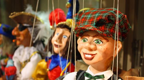 Beneficiile artei pentru copii. De ce să-ți duci copilul la Teatrul de păpuși?