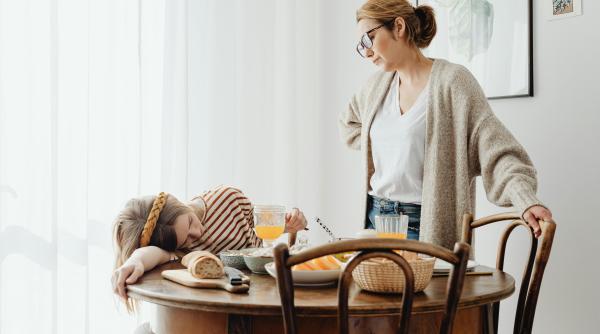 ”Casa asta nu e hotel, locuiești aici și faci cum spun eu...”: Expresii pe care să nu le spui unui adolescent