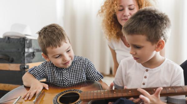 Muzica, un element important în dezvoltarea copiilor