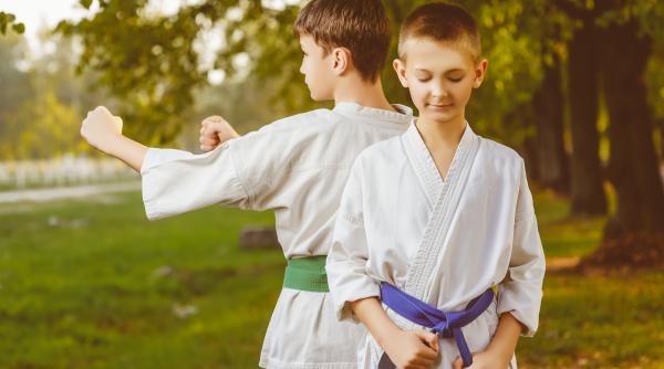 Greșeli pe care părinții le fac atunci când aleg activitățile extrașcolare ale copiilor