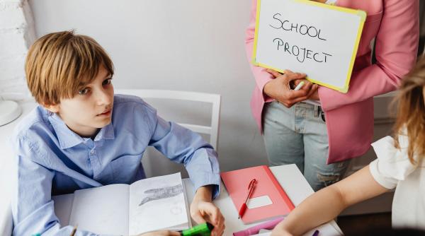 Să-i învățăm pe copii să coopereze la școală. O metodă educațională care ar putea funcționa: Învățarea prin cooperare 