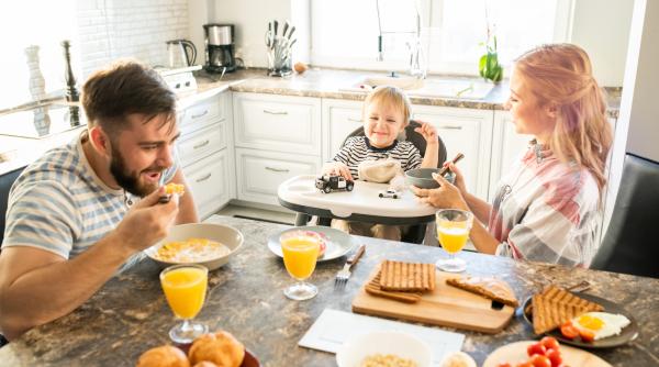 Cum arată masa ideală pentru copii, dar și pentru întreaga familie? Dr. Steluța Boroghină: „Dacă ceva NU ar trebui să existe, ar fi ASTA!”