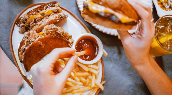 Ketchup și copiii: Acestea sunt pericolele consumului excesiv. Rețetă sănătoasă pentru un sos de roșii făcut în casă