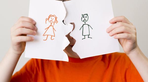 Cum îi spunem unui copil că părinții divorțează? Psiholog Renata Iancu: „Trebuie să ținem cont de niște reguli!” / VIDEO