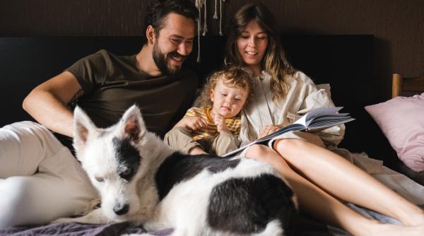 Cum ajută un câine la îmbunătățirea dezvoltării emoționale și sociale a copilului