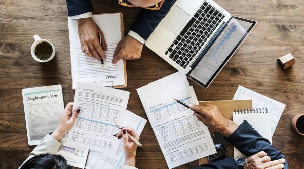 Inspectoratele școlare trebuie să transmită Ministerului Educației numărul elevilor romi care au absolvit clasa a VIII-a în anul școlar trecut