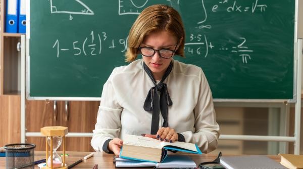 Primele didactice și profesionale pentru 2.000 de profesori și angajați din Învățământ, întârziate de 6 luni. Când vor fi alimentate cardurile