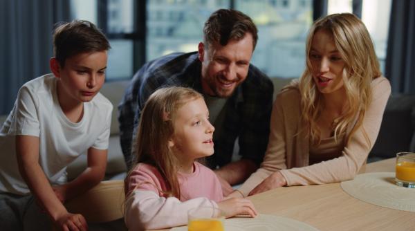 „Această afirmație pe care părinții o consideră un compliment cu siguranță NU ar trebui spusă copilului”, potrivit unui psiholog