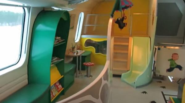 DA, există trenuri cu locuri de joacă pe copii: Iată cum arată (Video)