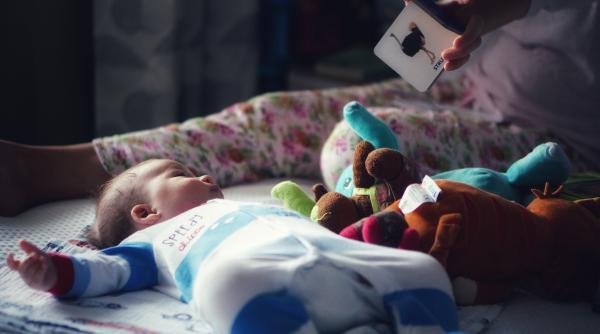 Lupta pentru viaţă a unui bebeluș la numai o zi de când a venit pe lume / VIDEO