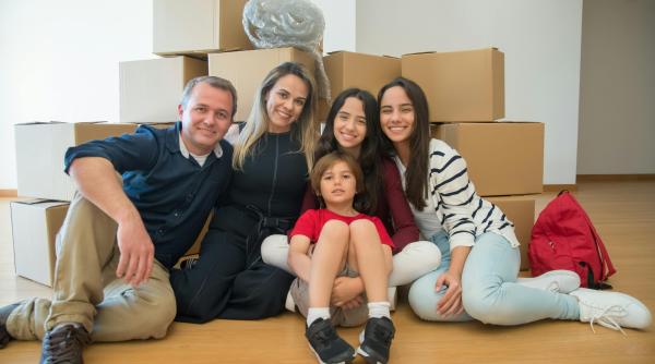 Urmează să vă mutați? Iată cum să-ți pregătești copilul. Nu subestima această experiență nouă pentru el