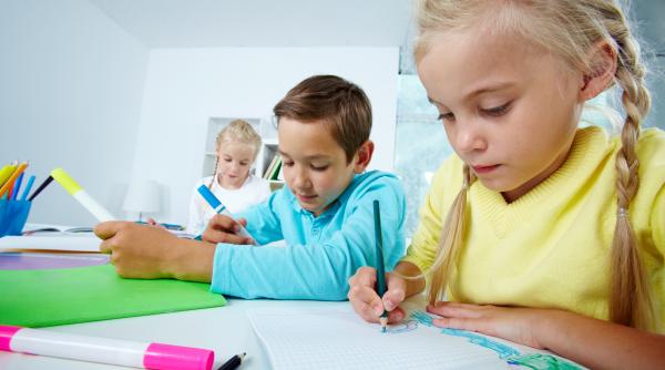 5 motive pentru a învăța o limbă străină în copilărie. Care este cea mai potrivită vârstă pentru a învăța o a doua limbă?