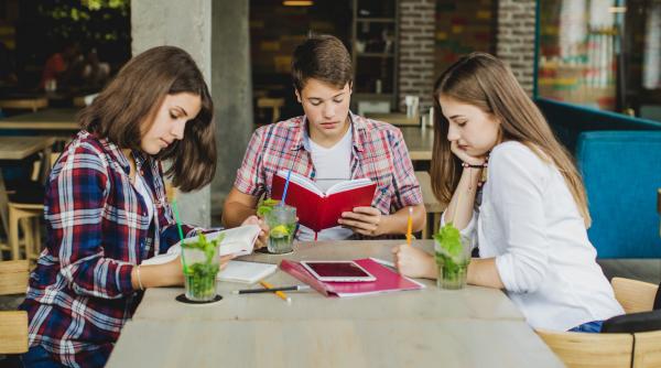 Criza lecturii. Profesorul Ioan Neacșu: „Când ai intrat în școală, înseamnă că ai intrat într-o zonă în care libertățile tale sunt legate de competențele tale” / VIDEO