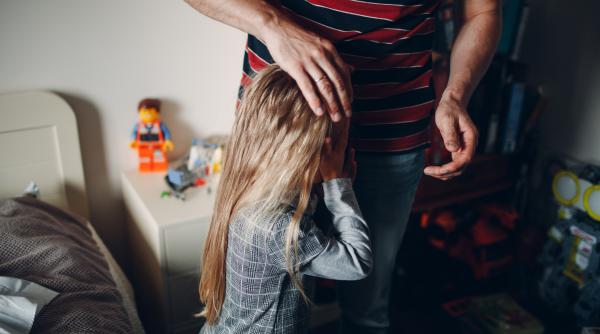 Cum minimalizăm suferința provocată de divorț? Renata Iancu: „Copilul nu are cum să depășească un divorț care e încă extrem de prezent între părinții lui!” / VIDEO