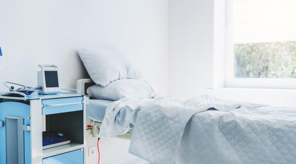 O tânără mămică din Sibiu s-a stins din viață la câteva zile după ce a născut o fetiță: „A făcut trei stopuri cardio-respiratorii”