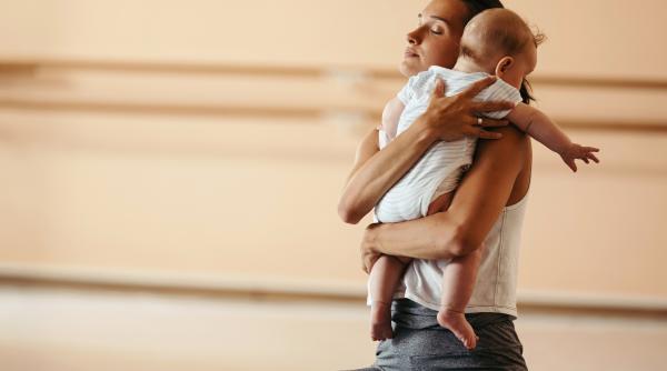 Beneficiile surprinzătoare ale dansului cu bebelușul tău