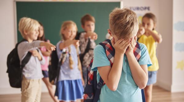 Bullying și violență în școală. Iulian Cristache: „Cred că sunt foarte puține familii care își trimit copiii la școală să facă scandal” / VIDEO