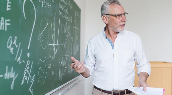 Profesorii trebuie să recupereze ziua liberă de 2 mai